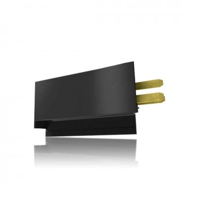 Dispositivo eletrônico preto com duas lâminas douradas em fundo branco