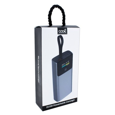 Embalagem de powerbank azul claro e preto com alça, texto 'cool COMMON & MODERN'