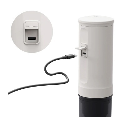 Dispositivo cilíndrico branco com porta USB-C e cabo preto
