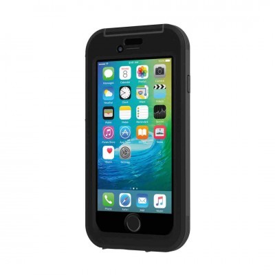 Smartphone com capa protetora preta e ecrã com ícones de aplicações