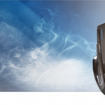 Rato de computador gaming preto e azul com cabo azul e design ergonómico