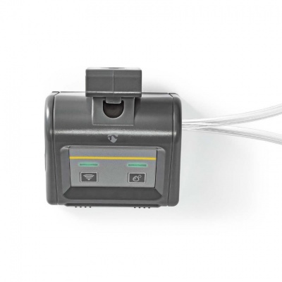 Dispositivo electrónico cinzento com etiquetas 'WIRELESS' e 'CAMERA' e cabos brancos