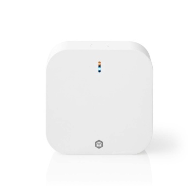 Dispositivo branco quadrado de parede com luz indicadora azul e laranja