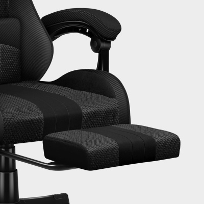 Cadeira de escritório preta com tecido texturizado e apoio para pés extensível