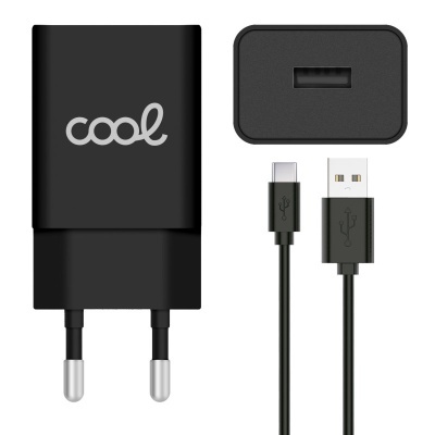 Carregador de parede preto com cabo USB-C e USB-A