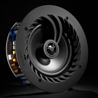 Coluna de som integrada preta redonda com grelha em hélice e componentes expostos