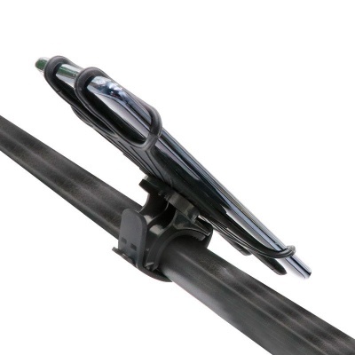 Suporte preto para objeto preto brilhante fixado em tubo preto