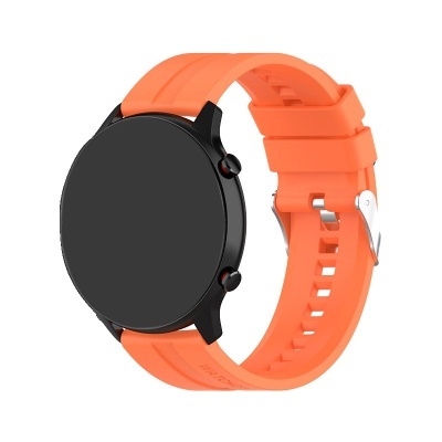 Smartwatch preto com bracelete de silicone laranja e botões laterais