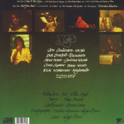 Contracapa de álbum do grupo Yes com fotos dos membros e nomes em fundo verde