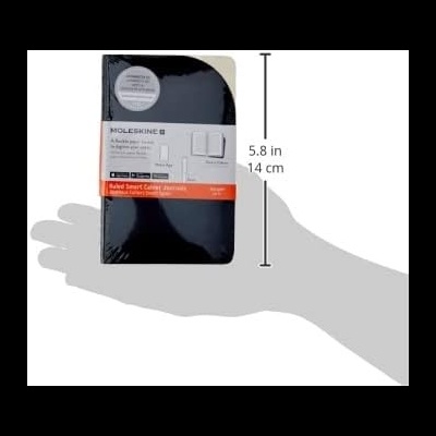 Caderno Moleskine preto com faixa laranja e branca embalado em plástico