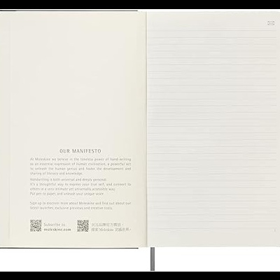 Caderno aberto com manifesto e página pautada