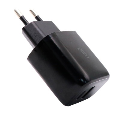 Carregador de parede preto com duas portas USB e plugue europeu