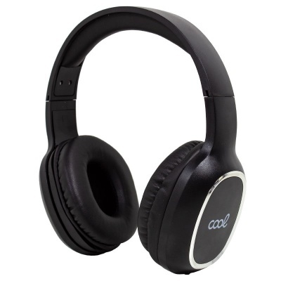 Auriculares pretos com texto cool na lateral