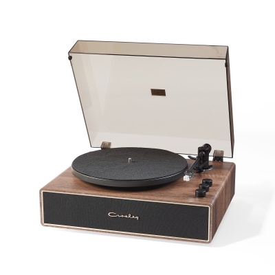 Toca-discos Crosley em madeira com tampa transparente aberta