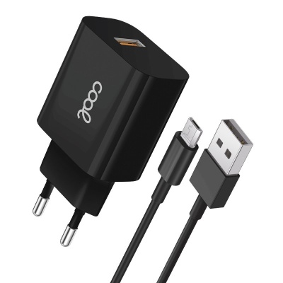 Carregador de parede preto com cabo USB e micro USB