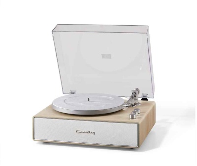 Leitor de vinil Crosley com base de madeira clara e tampa transparente aberta