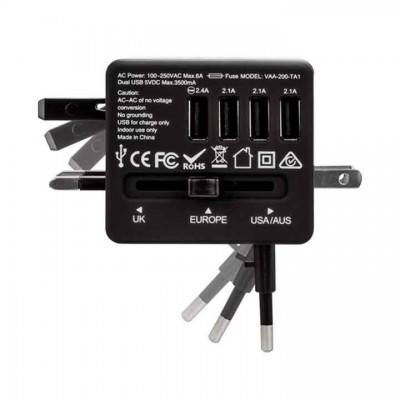Carregador de parede preto com quatro portas USB e adaptadores retráteis para diferentes regiões.