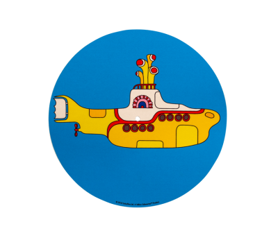 Ilustração de submarino amarelo em fundo azul