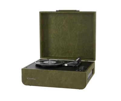 Gira-discos verde oliva Crosley com tampa aberta
