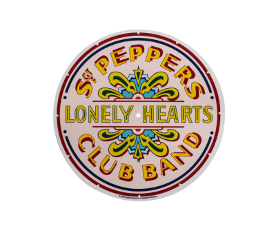 Logotipo redondo branco com texto 'Sgt Peppers Lonely Hearts Club Band' em amarelo e laranja