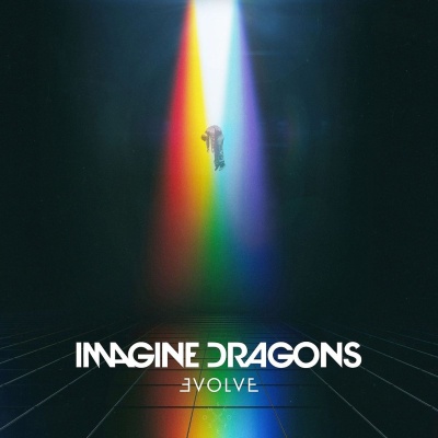 Capa de álbum com astronauta iluminado por luz multicolorida e texto Imagine Dragons Evolve
