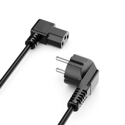 Cabo elétrico preto com ficha europeia e conector IEC C13 em ângulo