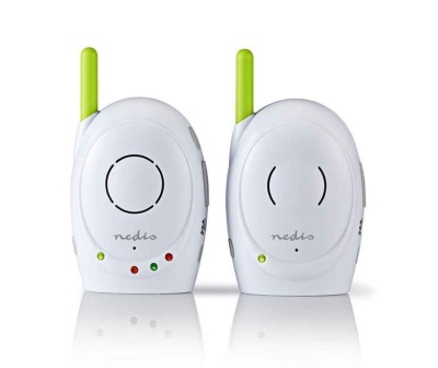 Par de rádios comunicadores portáteis brancos com antenas verdes e LEDs coloridos