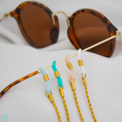 Óculos de sol castanhos com correntes coloridas para óculos