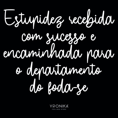 Texto branco em fundo preto com mensagem humorística e assinatura YRONIKA FEELINGS STORE.