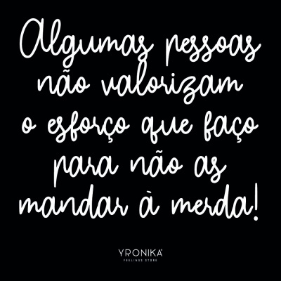Texto branco sobre fundo preto com frase em português e marca YRONIKA.