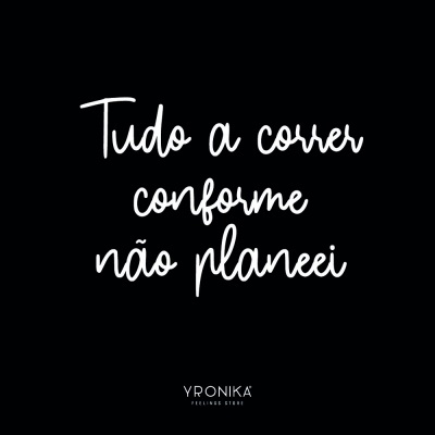 Texto branco manuscrito em fundo preto com frase motivacional e logotipo YRONIKA