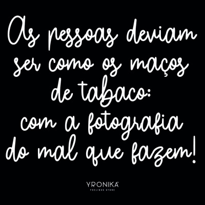 Texto branco manuscrito em fundo preto com frase e logótipo YRONIKA FEELINGS STORE