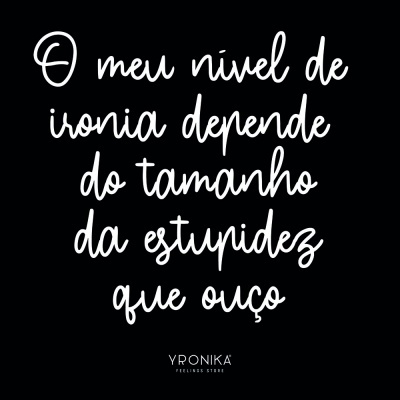 Texto branco manuscrito sobre fundo preto com mensagem irónica e marca Yronika