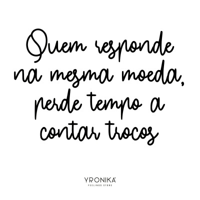 Texto em português com frase motivacional em letra manuscrita preta sobre fundo branco, com logo YRONIKA Feelings Store abaixo.