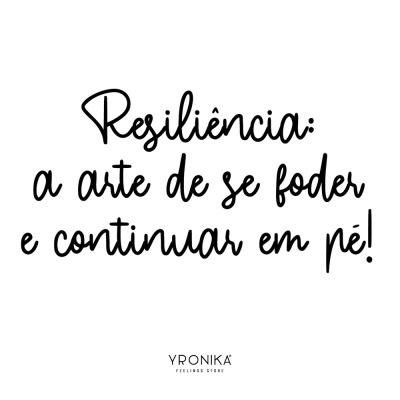 Texto preto em fundo branco com frase sobre resiliência e marca YRONIKA FEELINGS STORE
