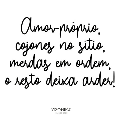 Texto com frase em caligrafia preta sobre fundo branco e logo YRONIKA FEELINGS STORE