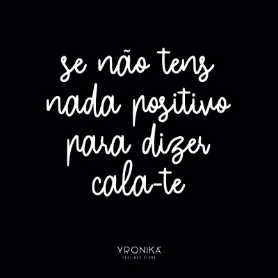 Texto branco cursivo sobre fundo preto com frase motivacional e logo YRONIKA.