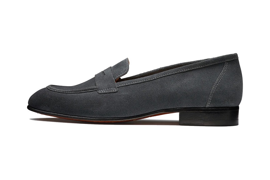 PENNY LOAFER CENTENÁRIO EM PELE E SOLA DE PELE - Cinza Sapato mocassim cinzento em camurça com salto baixo