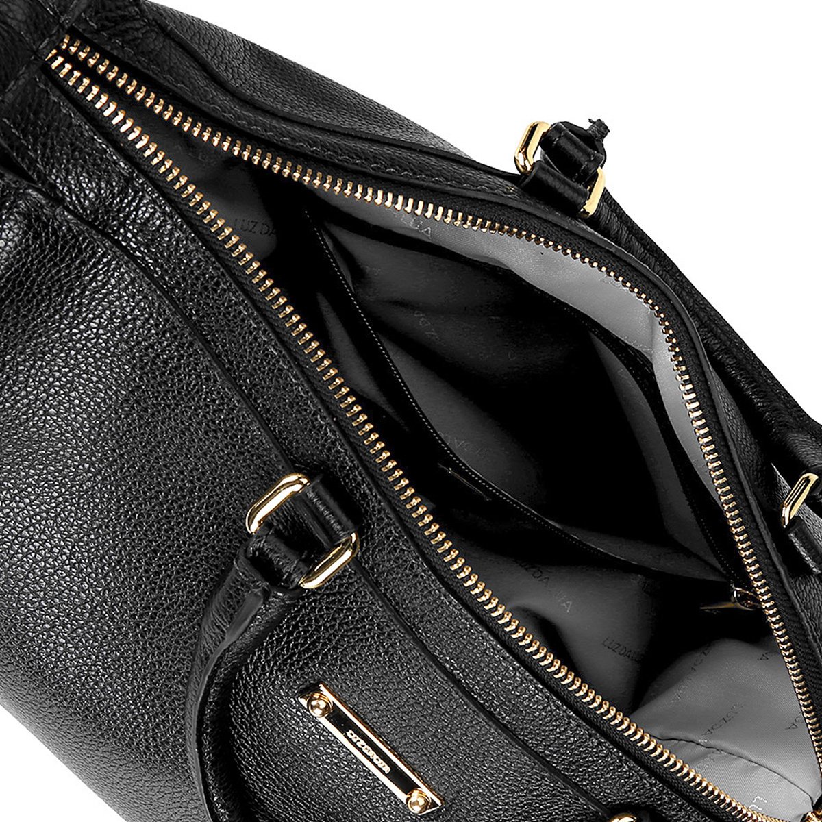 Bolsa Couro Luz da Lua Baú Bicolor Feminina - Preto Mala de bagagem preta com fecho de correr dourado aberto a mostrar interior