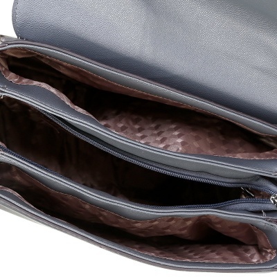 Mala de ombro azul escuro com divisórias interiores e fecho de correr