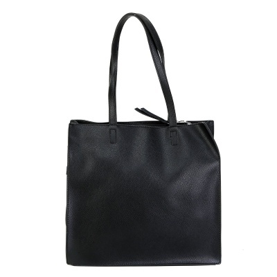 Mala de senhora preta retangular com alças finas e fecho de correr