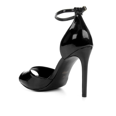 Sapato feminino preto de salto alto em verniz com tira no tornozelo