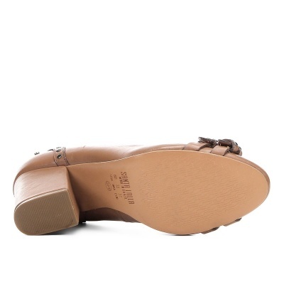 Sapato de salto castanho claro com sola lisa e etiqueta SPRING STEP SPAIN 40