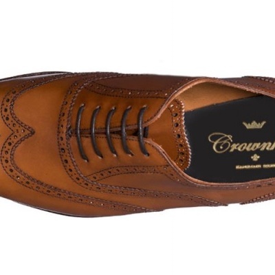 Sapato masculino Castanho em pele com perfurações decorativas