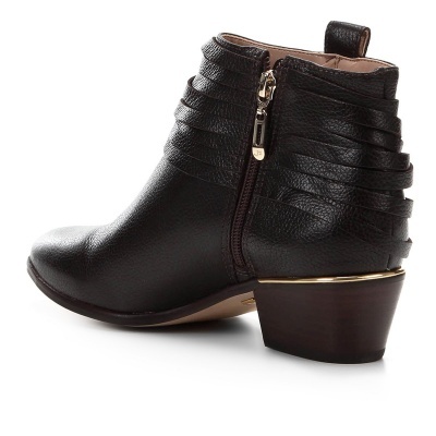 Bota de cano curto preta de pele com salto médio e fecho lateral