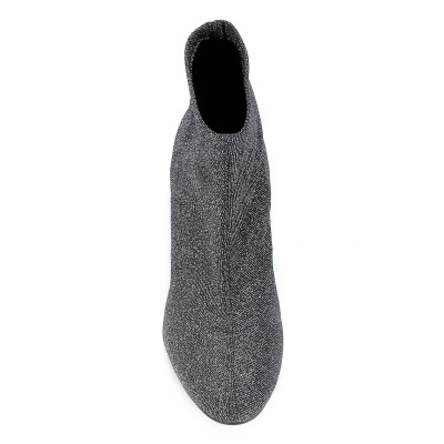 Botim feminino cinzento em tecido elástico visto de cima