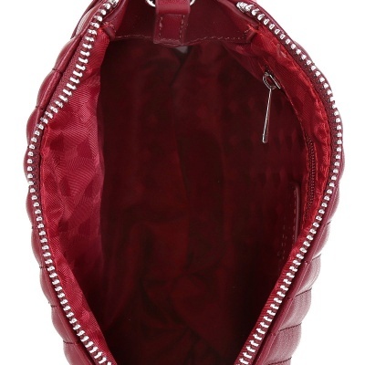 Bolsa de mão vermelha vista por dentro com fecho de correr