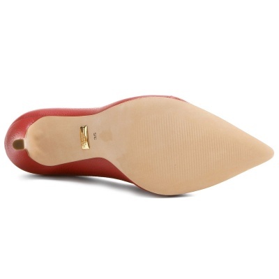 Sola de sapato de salto alto vinho com detalhe dourado e número 35