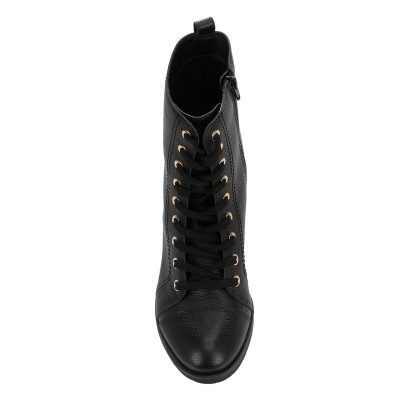 Bota preta feminina em pele sintética vista superior com atacadores e fecho lateral