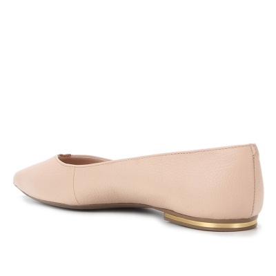 Sapatilha feminina bege com salto baixo dourado